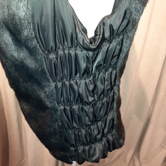 Fuda reversible faux fur vest - Picture 8 of 8